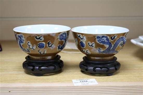 A pair of Chinese cafe au lait glazed dragon bowls Diameter 10.5cm.
